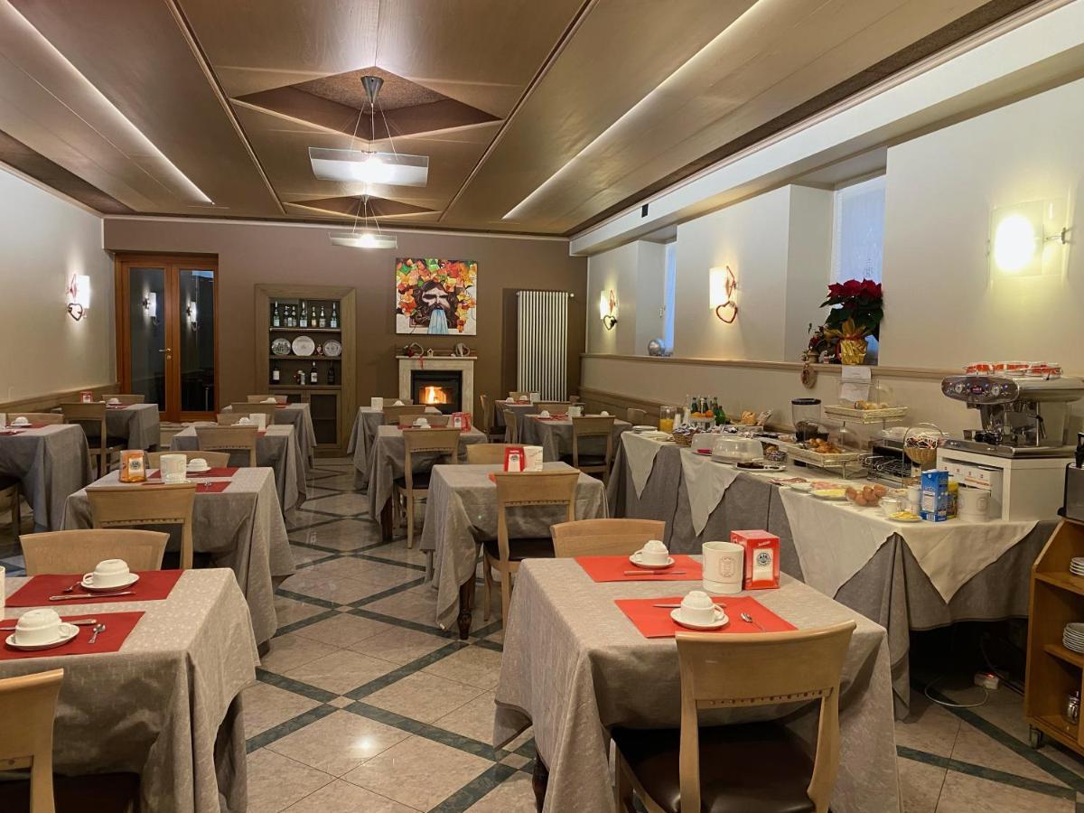 Hotel Centrale San Pellegrino Terme Bagian luar foto