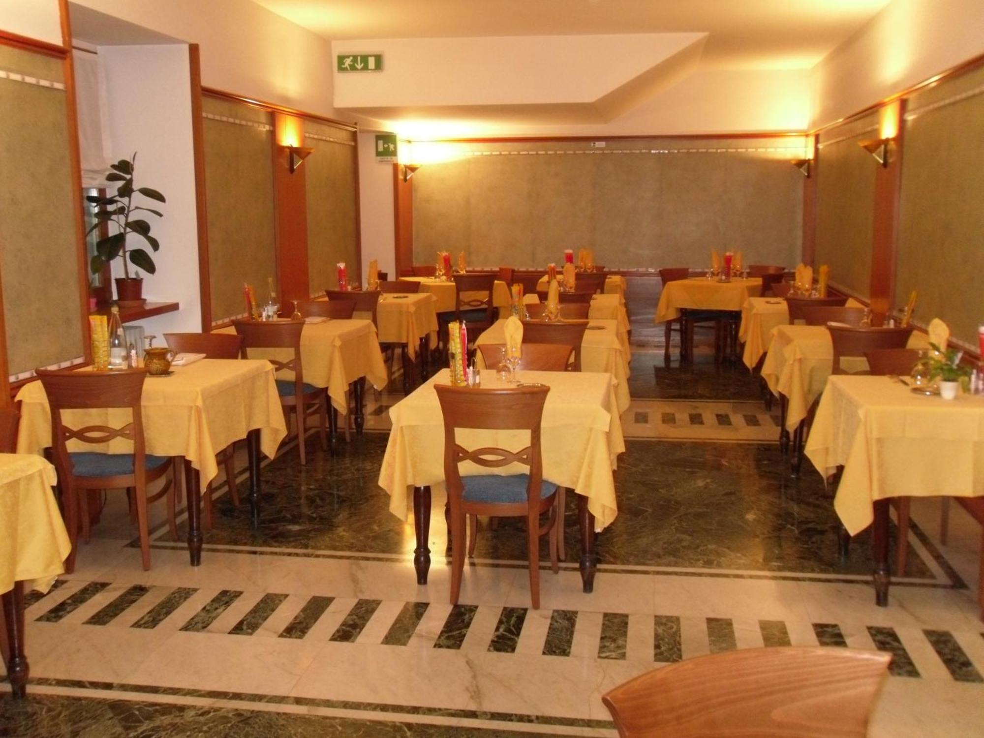 Hotel Centrale San Pellegrino Terme Bagian luar foto
